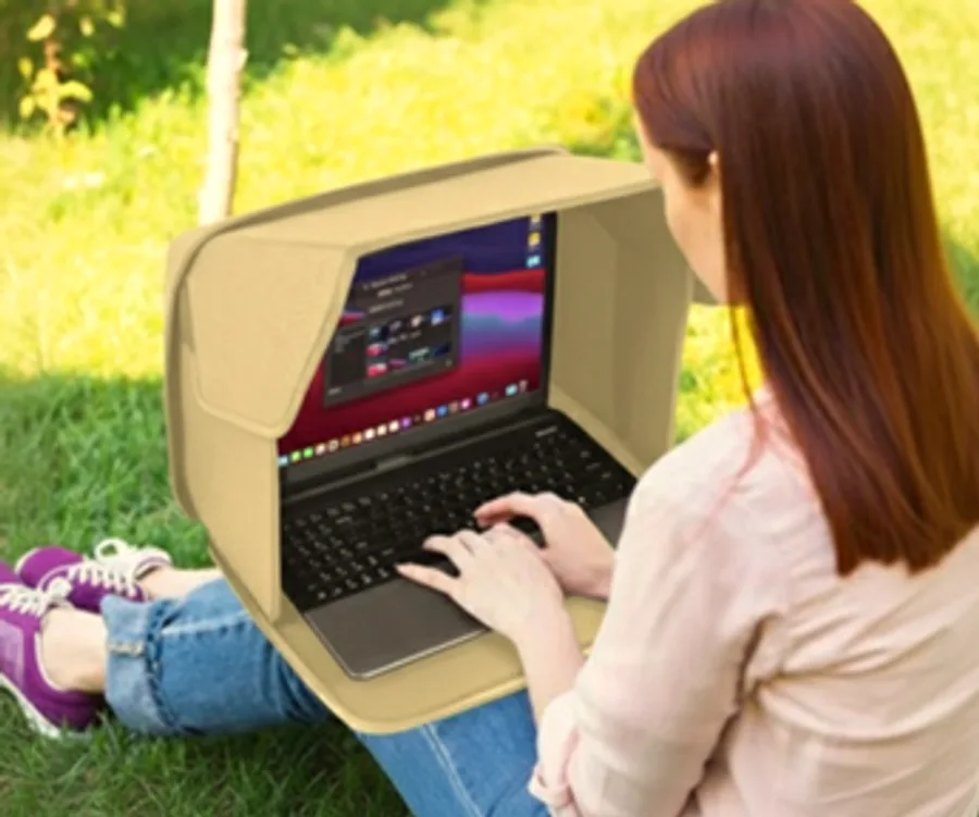 3-in-1 laptop sleeve that protects, shields and improves outdoor comfort